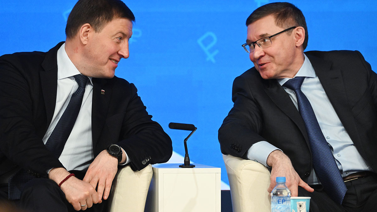 Преемника Андрею Турчаку, кажется, нашли в высшем совете партии: им стал полномочный представитель президента на Урале Владимир Якушев (на фото справа)